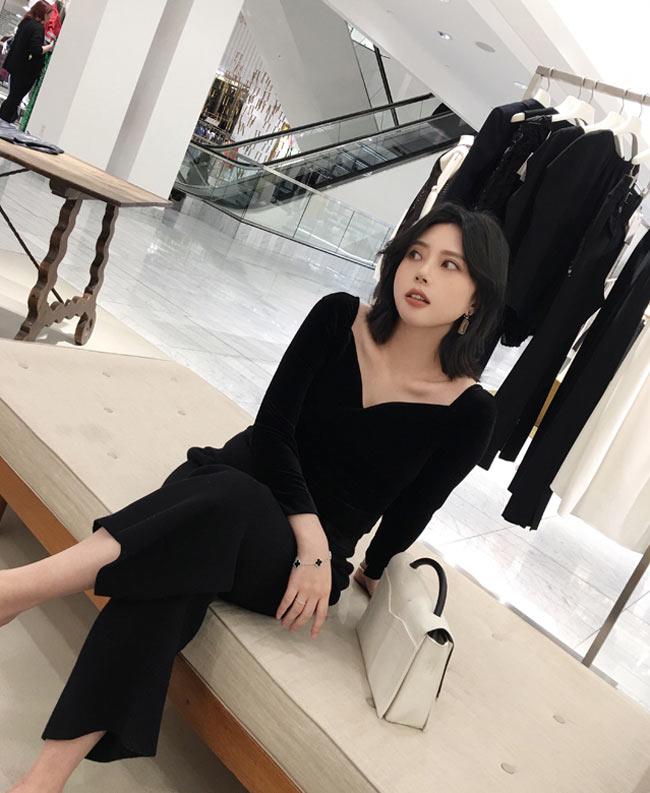 Bạn đã có áo sơ mi cổ vuông hot nhất hè như Hà Hồ chưa?